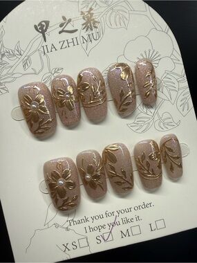 Shimmer Nude Floral Press-On Nail Set Small